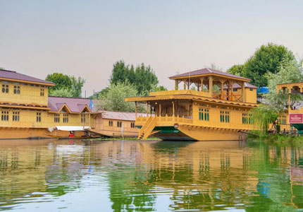 Srinagar Gulmarg Pahalgam Sonmarg Package From Amritsar
