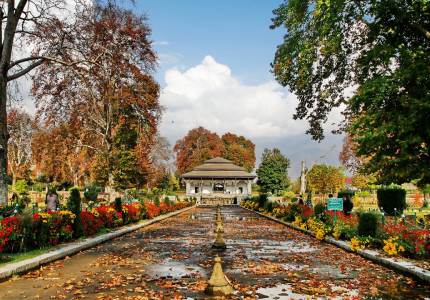 Srinagar Gulmarg Pahalgam Sonmarg Package From Amritsar
