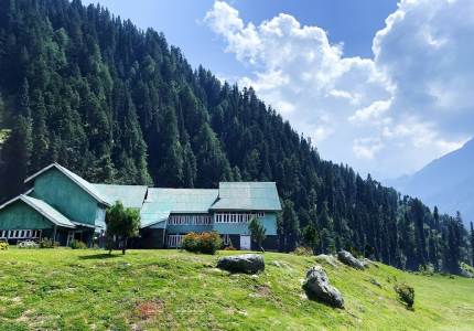 Chandigarh to Amritsar and Kashmir Tour Package